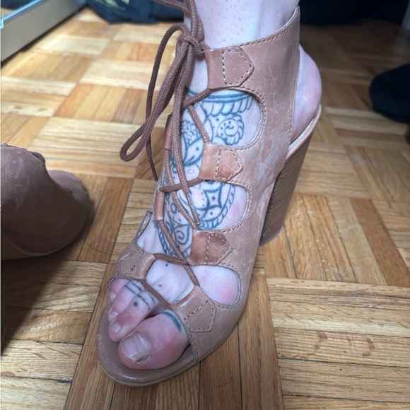 Also lace up heels in size 9 - Picture 5 of 5